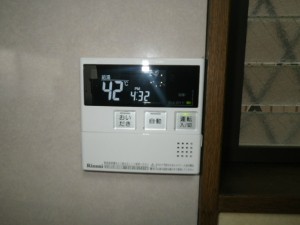 ガス給湯器エコジョーズ取替工事（尼崎市）台所リモコン取替完了後。